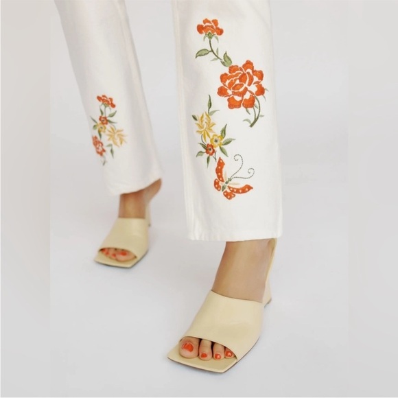 Reformation Cynthia High-Rise Straight Jeans Rigid Denim Flora Embroidery 29 GUC - Picture 9 of 10